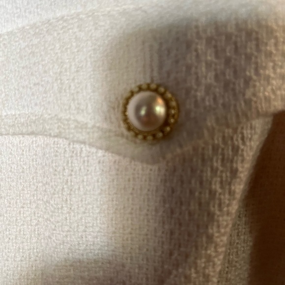 Chanel 02P white summer transitional jacket with pearl buttons size 36. NWTs - Picture 7 of 12